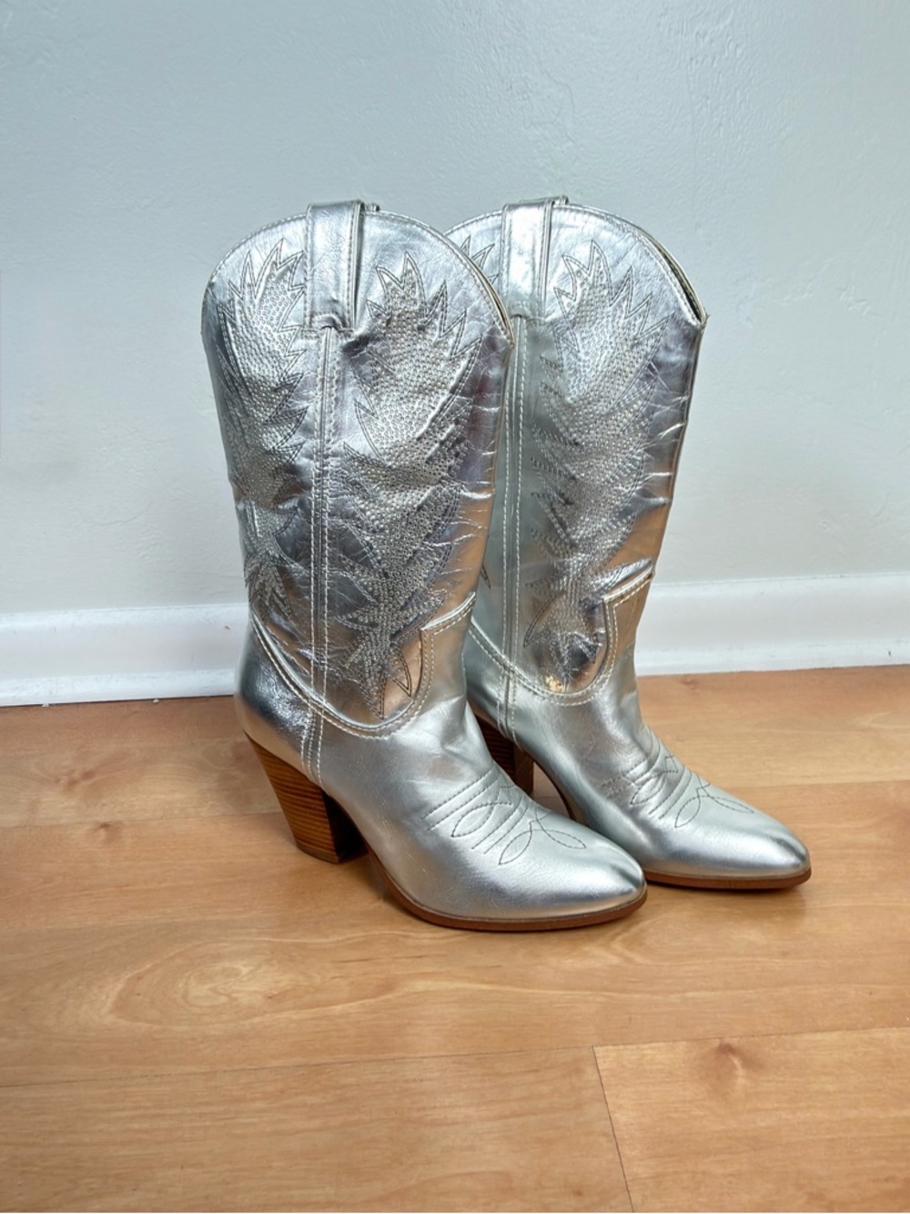 Miranda Lambert Silver Cowgirl Boots Western Heeled Boots Size 9.5 Festival